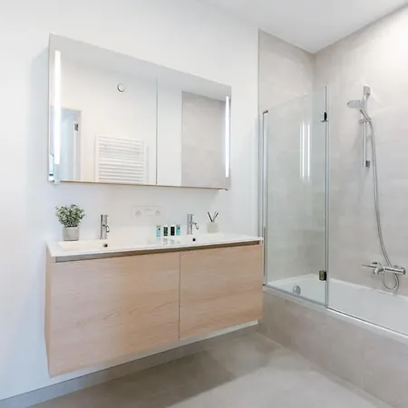 Huswell - Stylish 2 Bedroom With Terrace And Parking Οστένδη