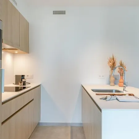 Huswell - Stylish 2 Bedroom With Terrace And Parking *